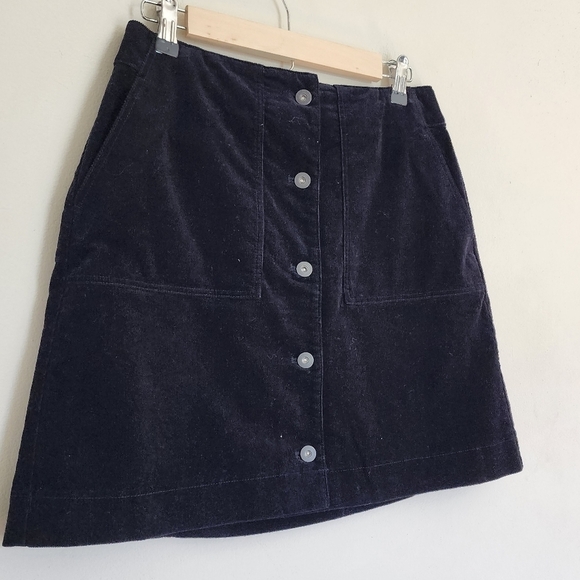 Uniqlo Full-Button Closure Velvet Mini Skirt size 4 - Picture 3 of 5